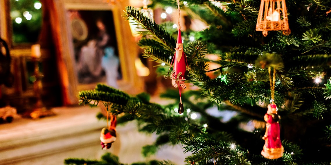 Decorating Your Christmas Tree to Match Your Interior Décor