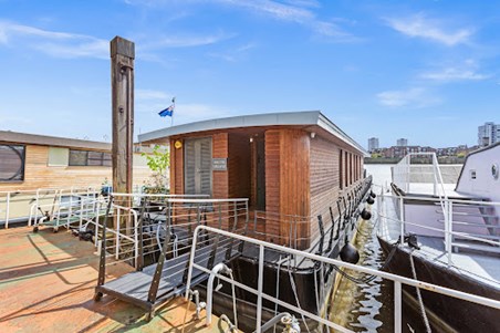 Exterior of “Walter Greaves” houseboat in Chelsea, picture from Unique Property Company.