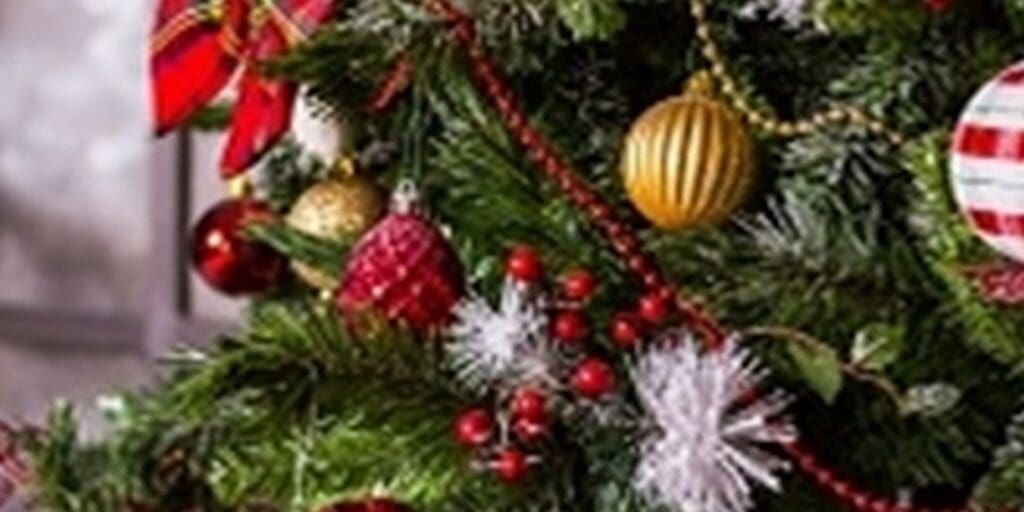 3 Steps On How to Decorate a Christmas Tree
